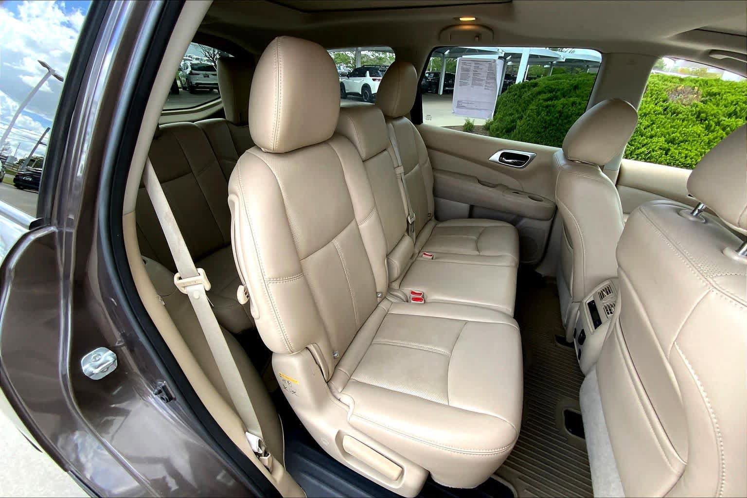 Used 2016 Nissan Pathfinder Platinum image 18