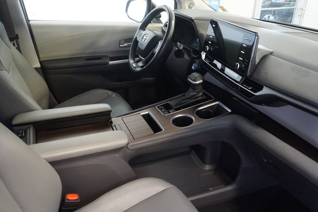 Used 2024 Toyota Sienna XLE w/ XLE Plus Package AWD/4WD image 29
