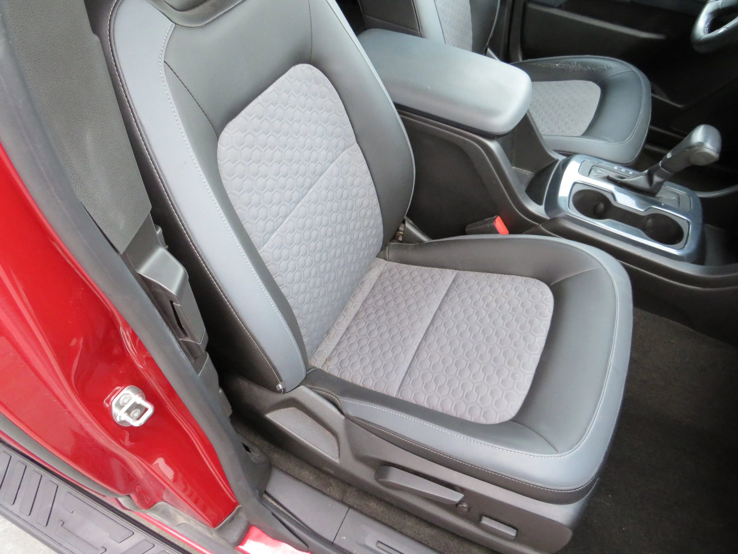 Used 2015 Chevrolet Colorado Z71 image 32