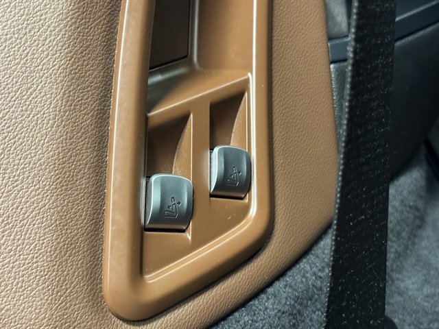 Used 2020 BMW X7 xDrive40i w/ M Sport Package image 17