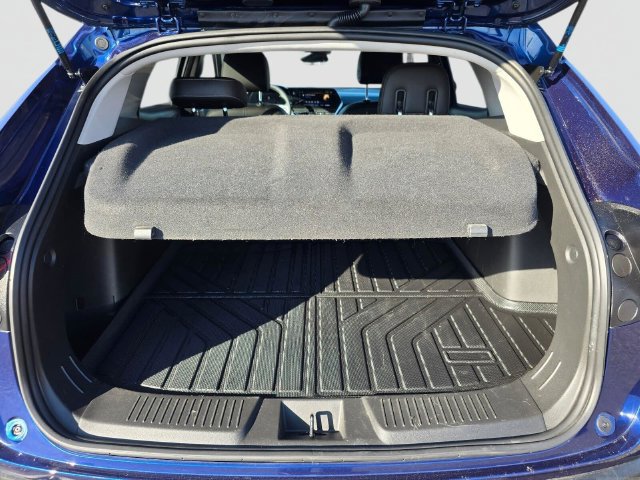 Used 2024 Chevrolet Trax LT w/ Sunroof Package FWD image 16