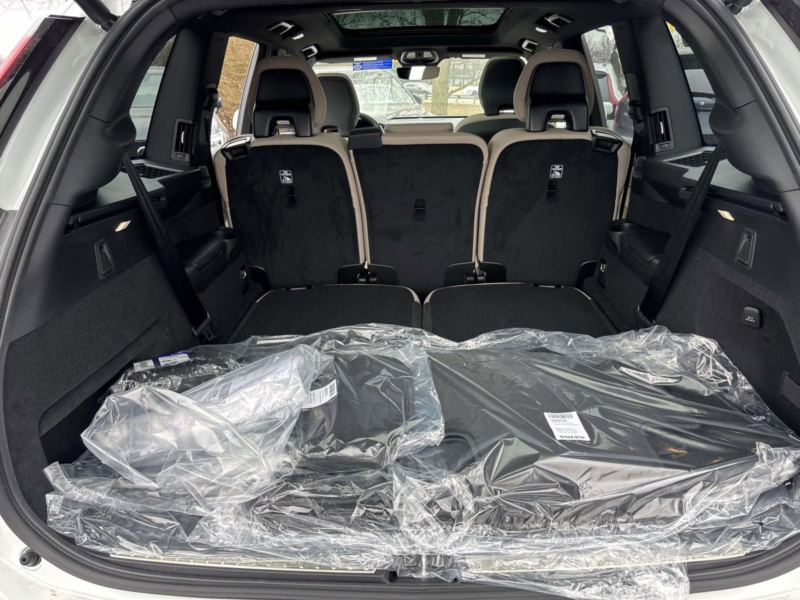 New 2026 Volvo XC90 B6 Plus w/ Protection Package Premier image 9