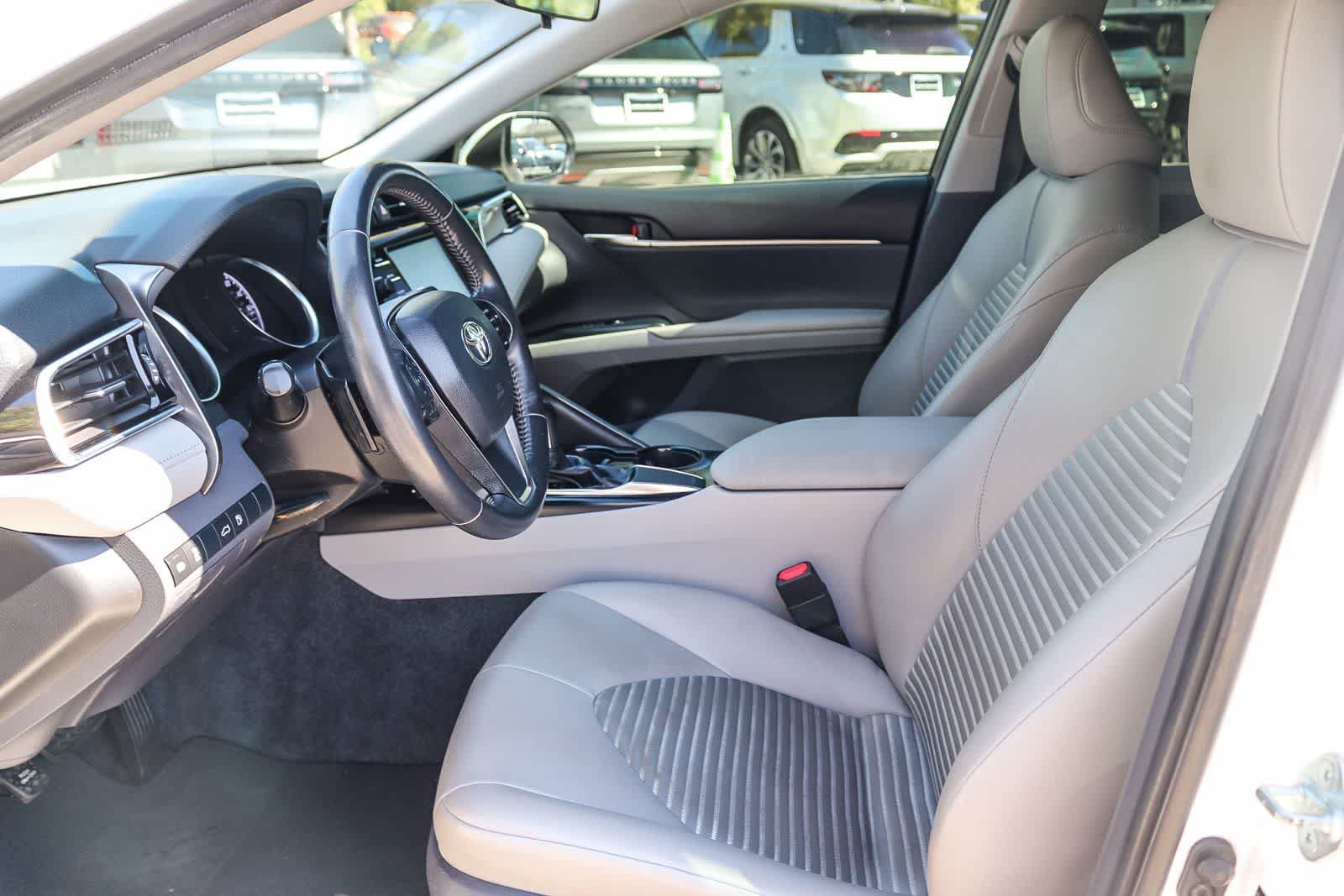Used 2018 Toyota Camry SE FWD image 16