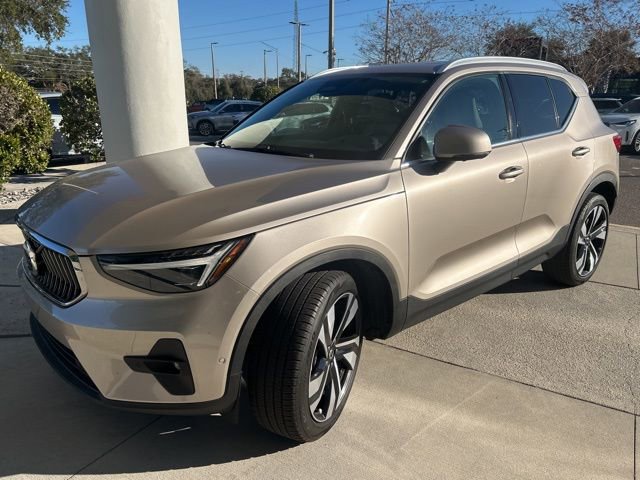 Used 2024 Volvo XC40 B5 Ultimate w/ Protection Package Premier image 5