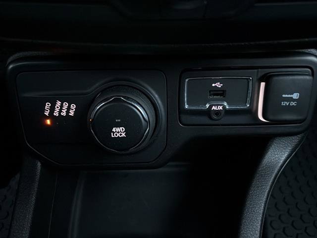 Used 2023 Jeep Renegade Latitude AWD/4WD image 21