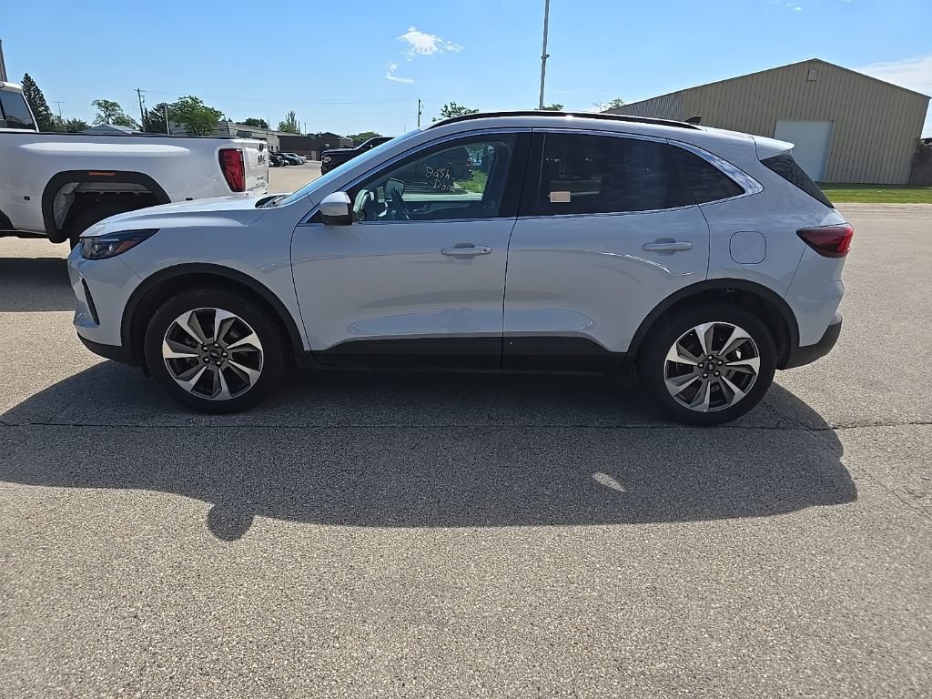 Used 2025 Ford Escape Platinum AWD/4WD image 3