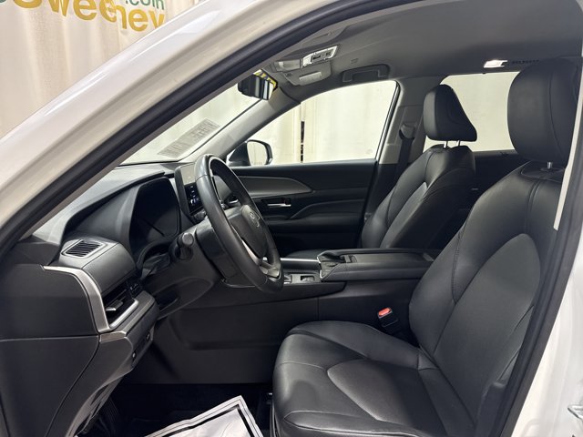 Used 2024 Toyota Grand Highlander AWD image 12