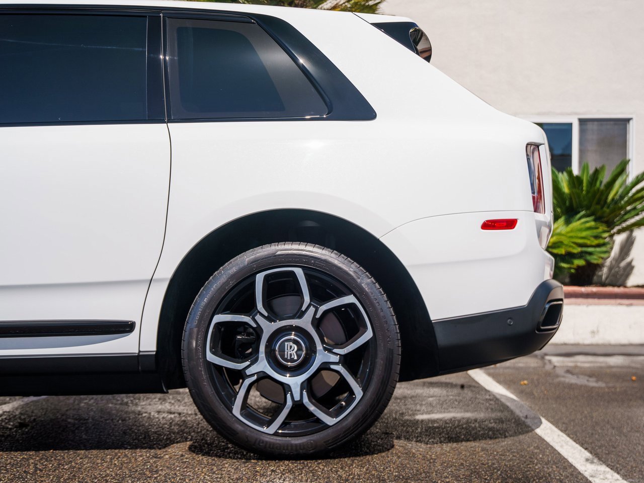 Certified 2023 Rolls-Royce Cullinan Black Badge w/ Driver's Package image 40