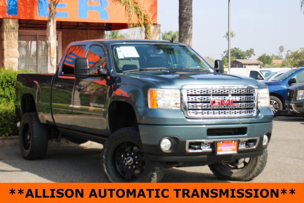 Used 2011 GMC Sierra 2500 Denali image 2