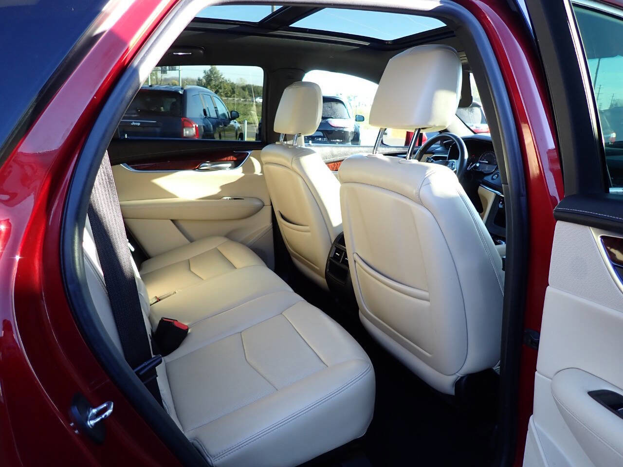 Used 2017 Cadillac XT5 Premium Luxury w/ LPO, Wheel Lock Package image 12