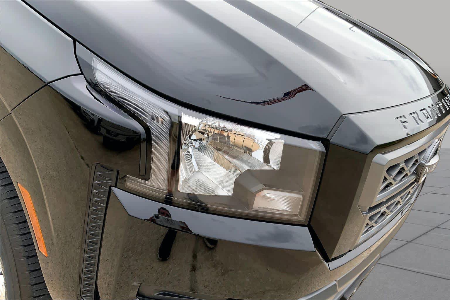 Used 2024 Nissan Frontier SV RWD image 28