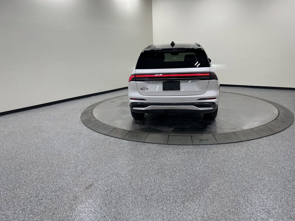 Certified 2025 Lincoln Nautilus Reserve w/ Jet Appearance Package image 7