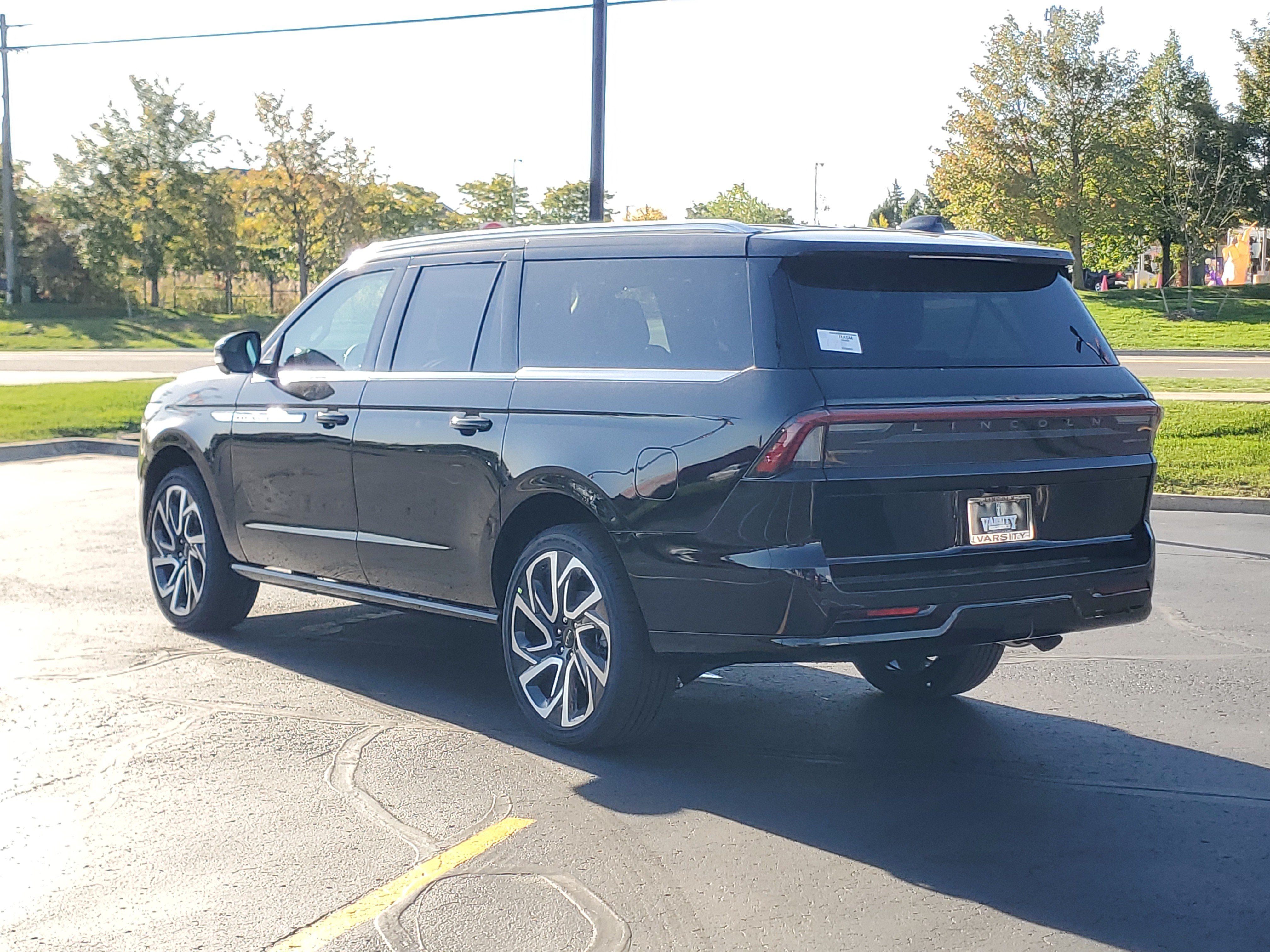 New 2027 Lincoln Navigator L Reserve AWD/4WD image 3