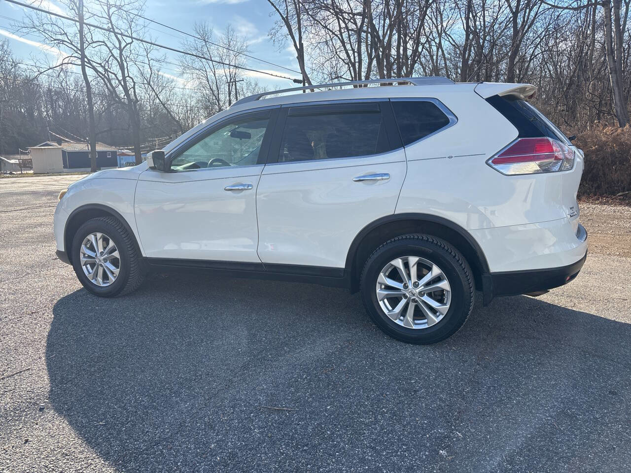 Used 2015 Nissan Rogue SV w/ SV Moonroof Package image 17