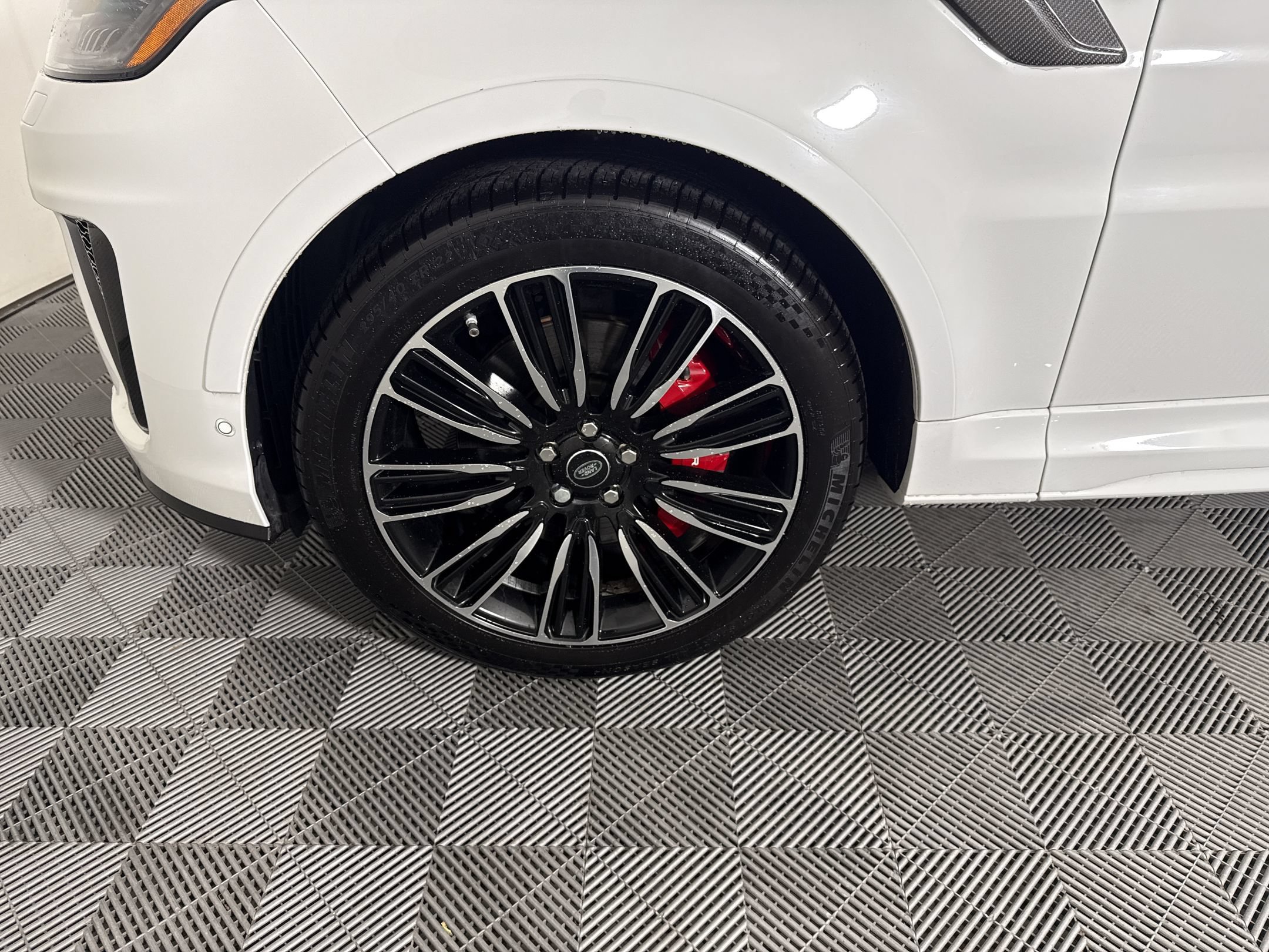 Used 2018 Land Rover Range Rover Sport SVR AWD/4WD image 12