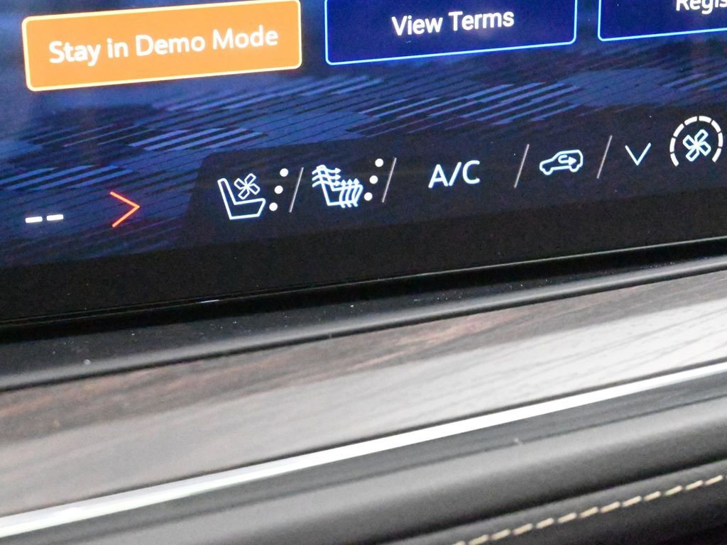 New 2026 Chevrolet Suburban Premier image 28