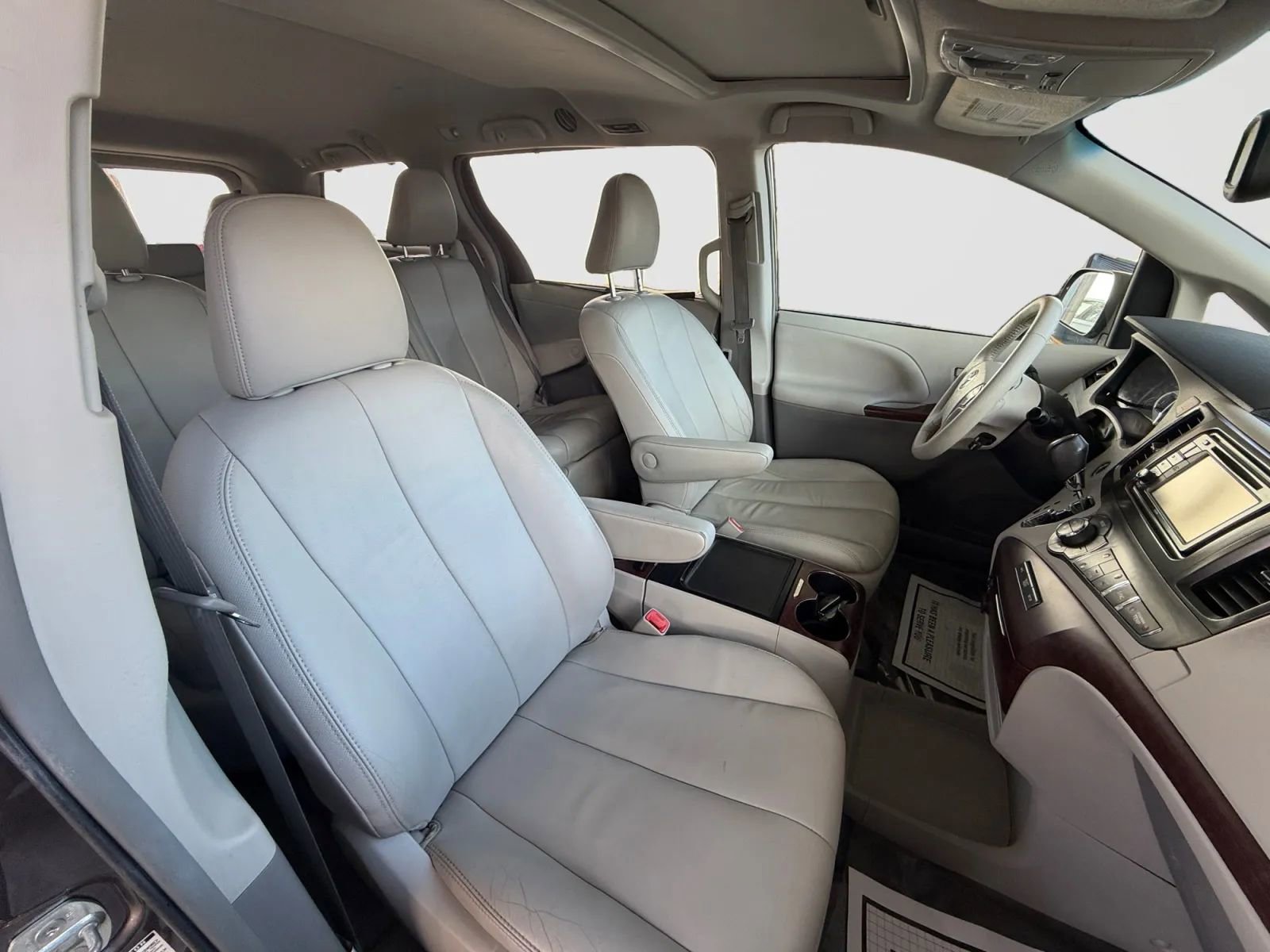 Used 2013 Toyota Sienna XLE image 20