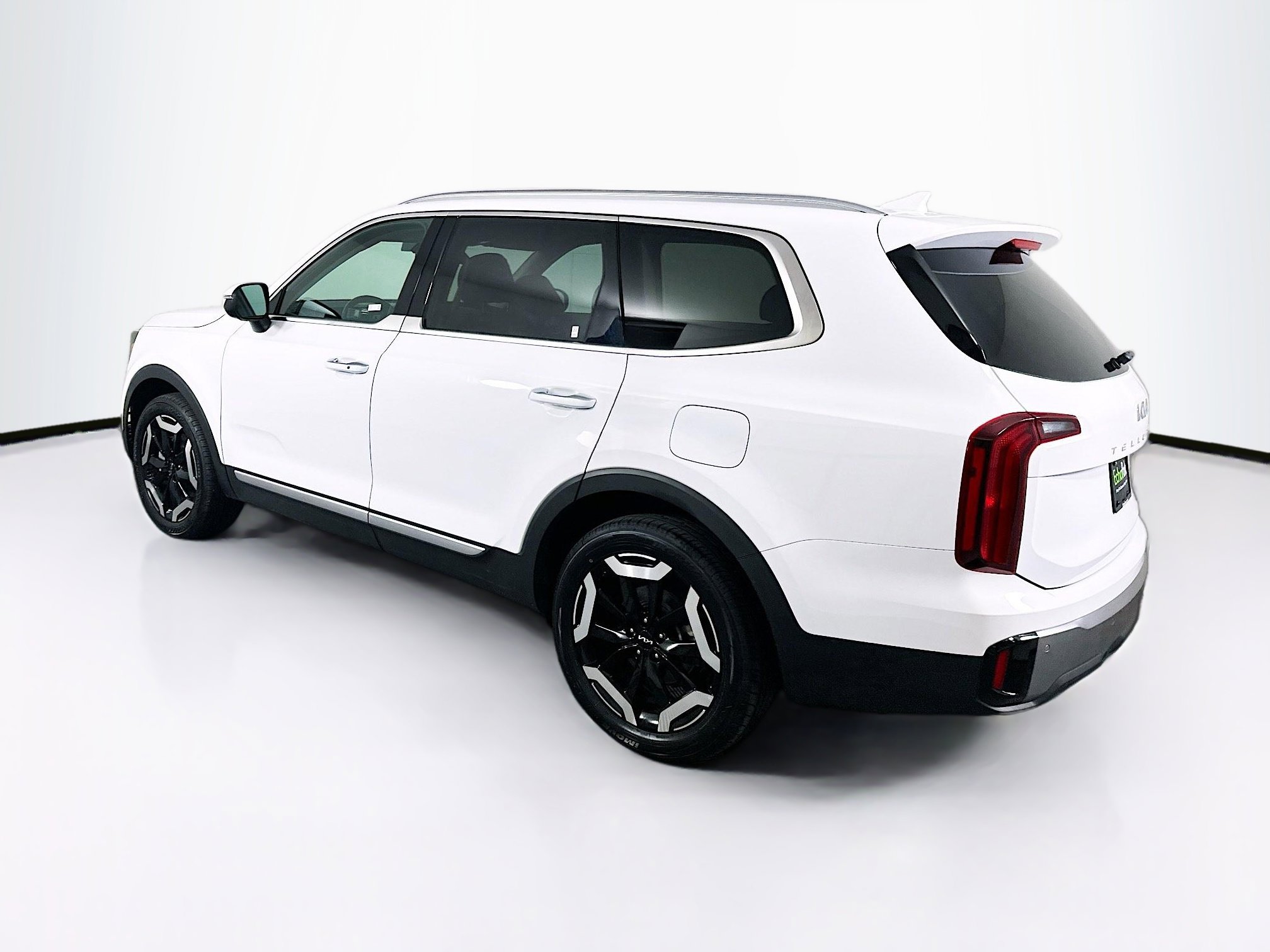 Used 2025 Kia Telluride S FWD image 5