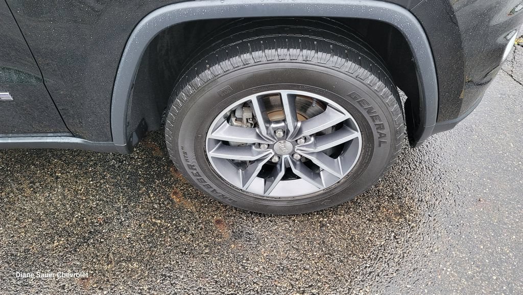 Used 2018 Jeep Grand Cherokee Laredo AWD/4WD image 15