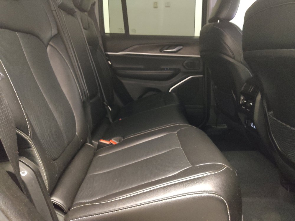 Used 2022 Jeep Grand Cherokee Limited 4xe w/ Luxury Tech Group II AWD/4WD image 19