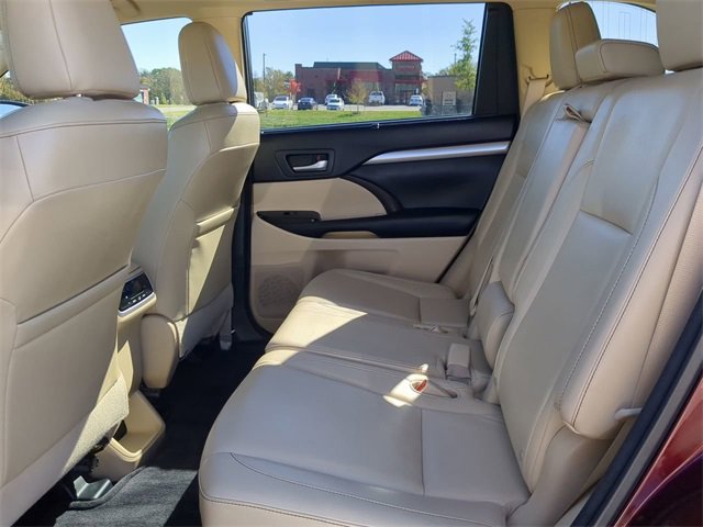 Used 2014 Toyota Highlander XLE image 13