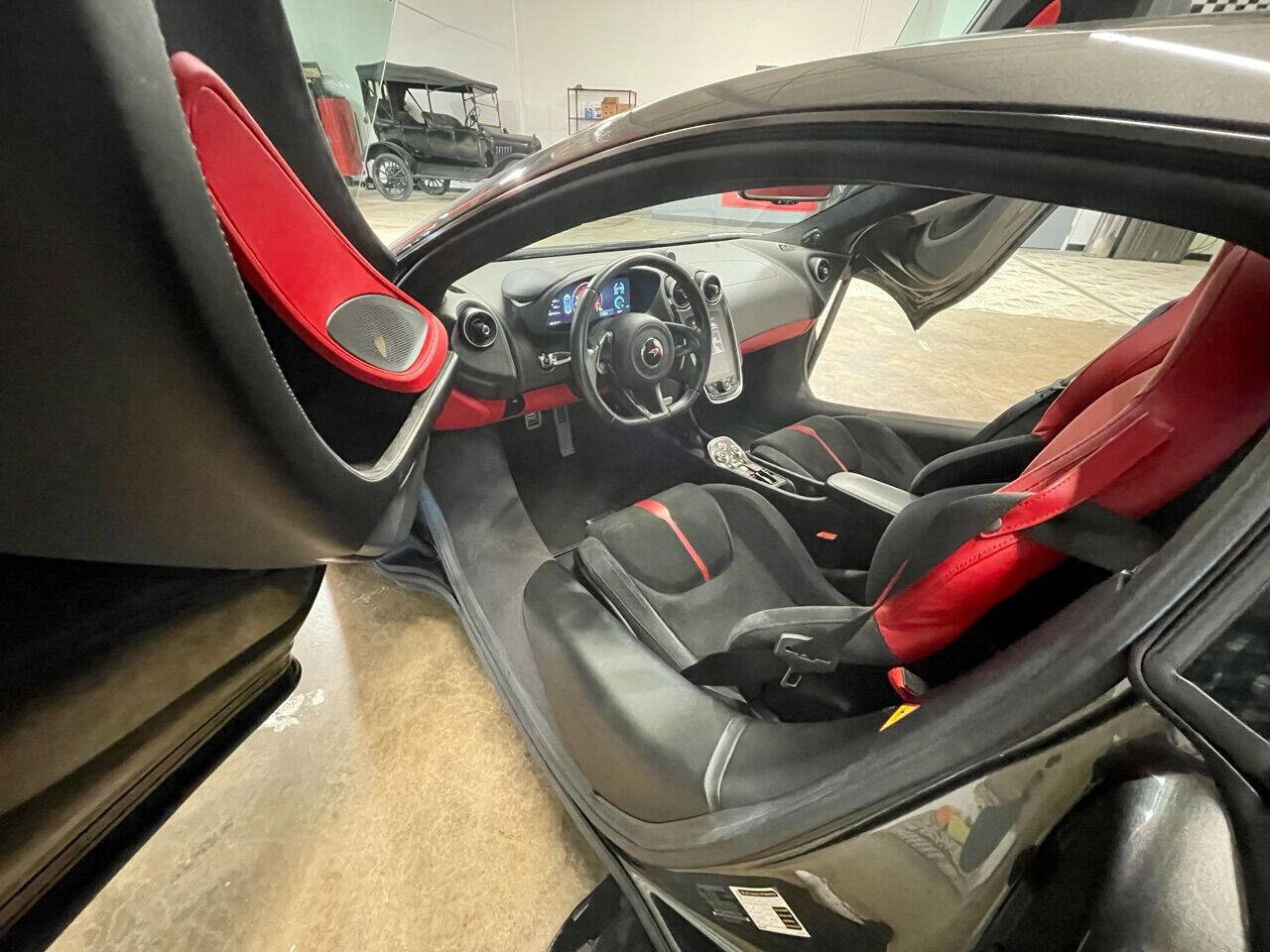 Used 2017 McLaren 570S image 12