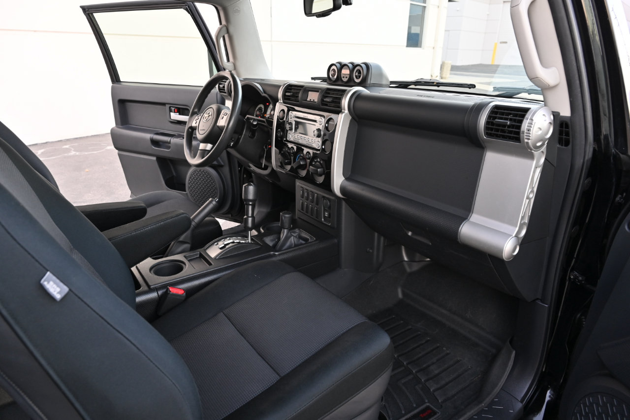 Used 2011 Toyota FJ Cruiser 4WD w/ Convenience Pkg image 13