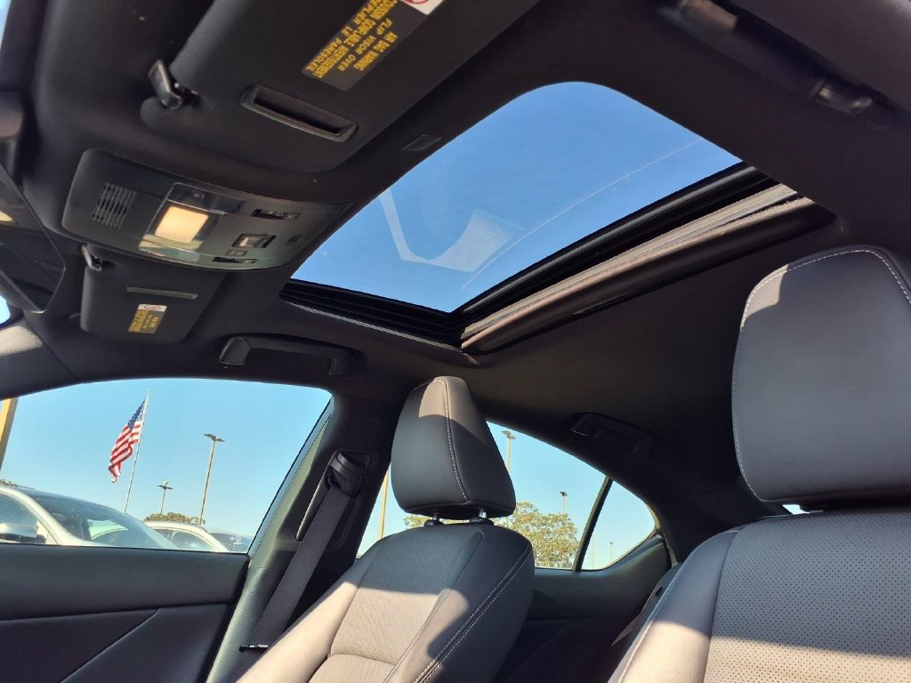 Used 2021 Lexus IS 300 w/ Comfort Package RWD image 10