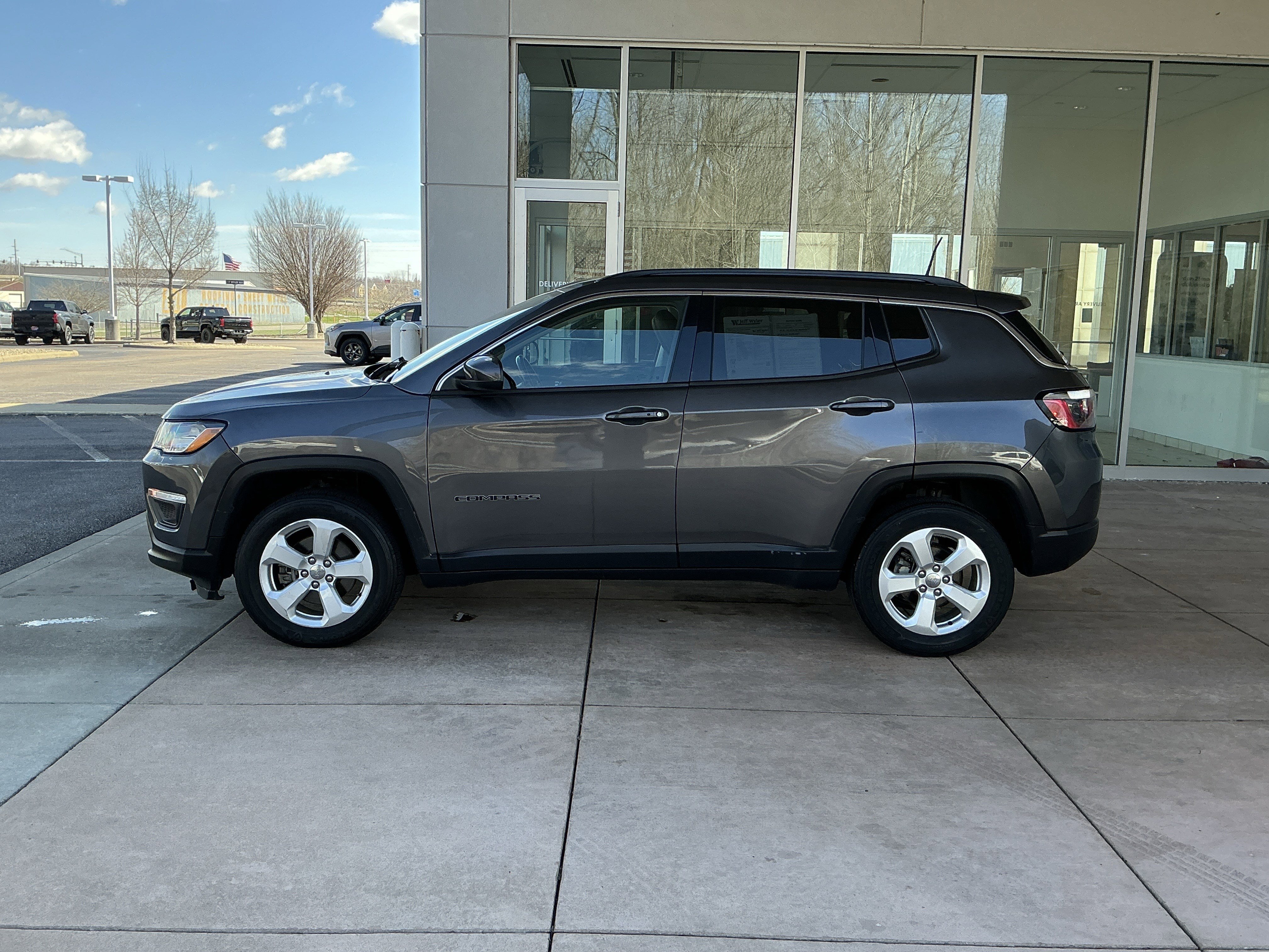 Used 2020 Jeep Compass Latitude w/ Cold Weather Group AWD/4WD image 18