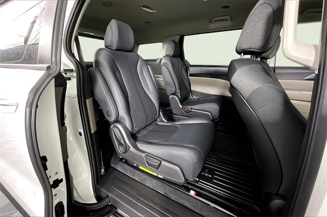 New 2026 Kia Carnival LX image 11