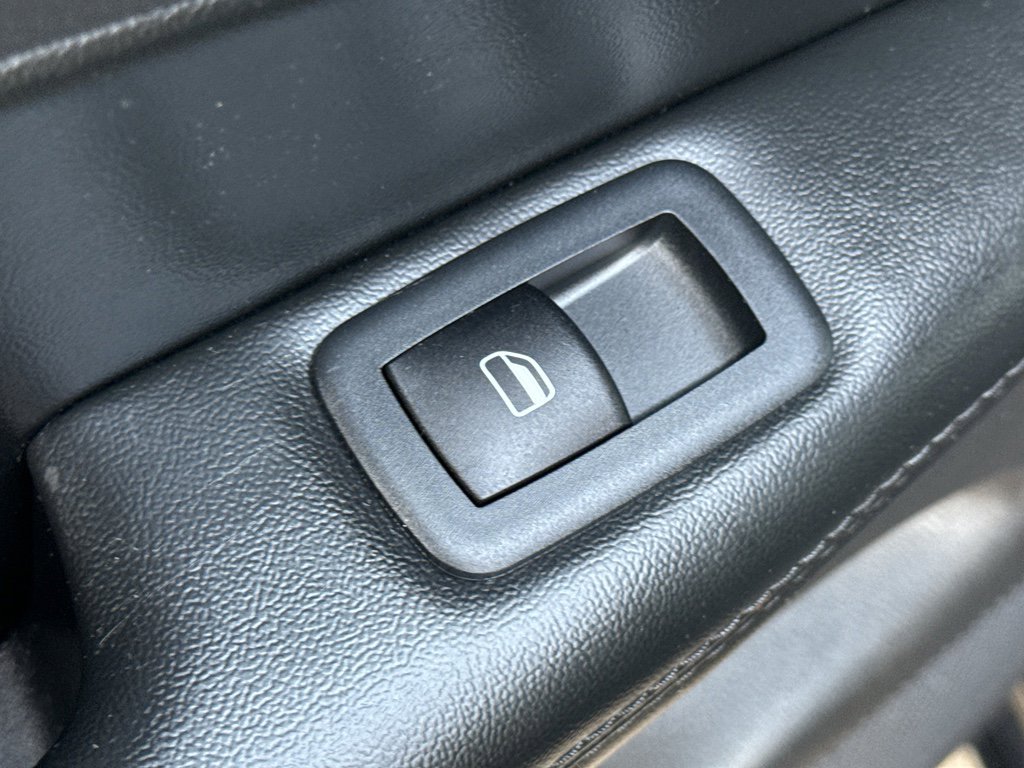 Used 2019 Jeep Grand Cherokee Altitude image 31