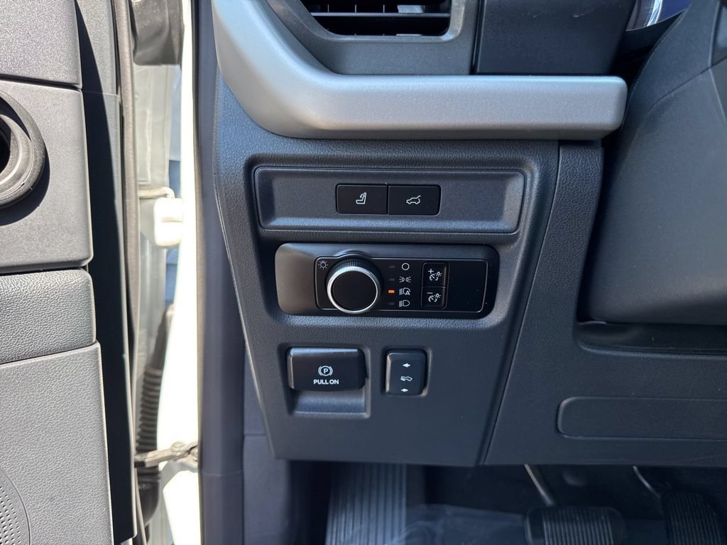 Used 2024 Ford Expedition XLT AWD/4WD image 10