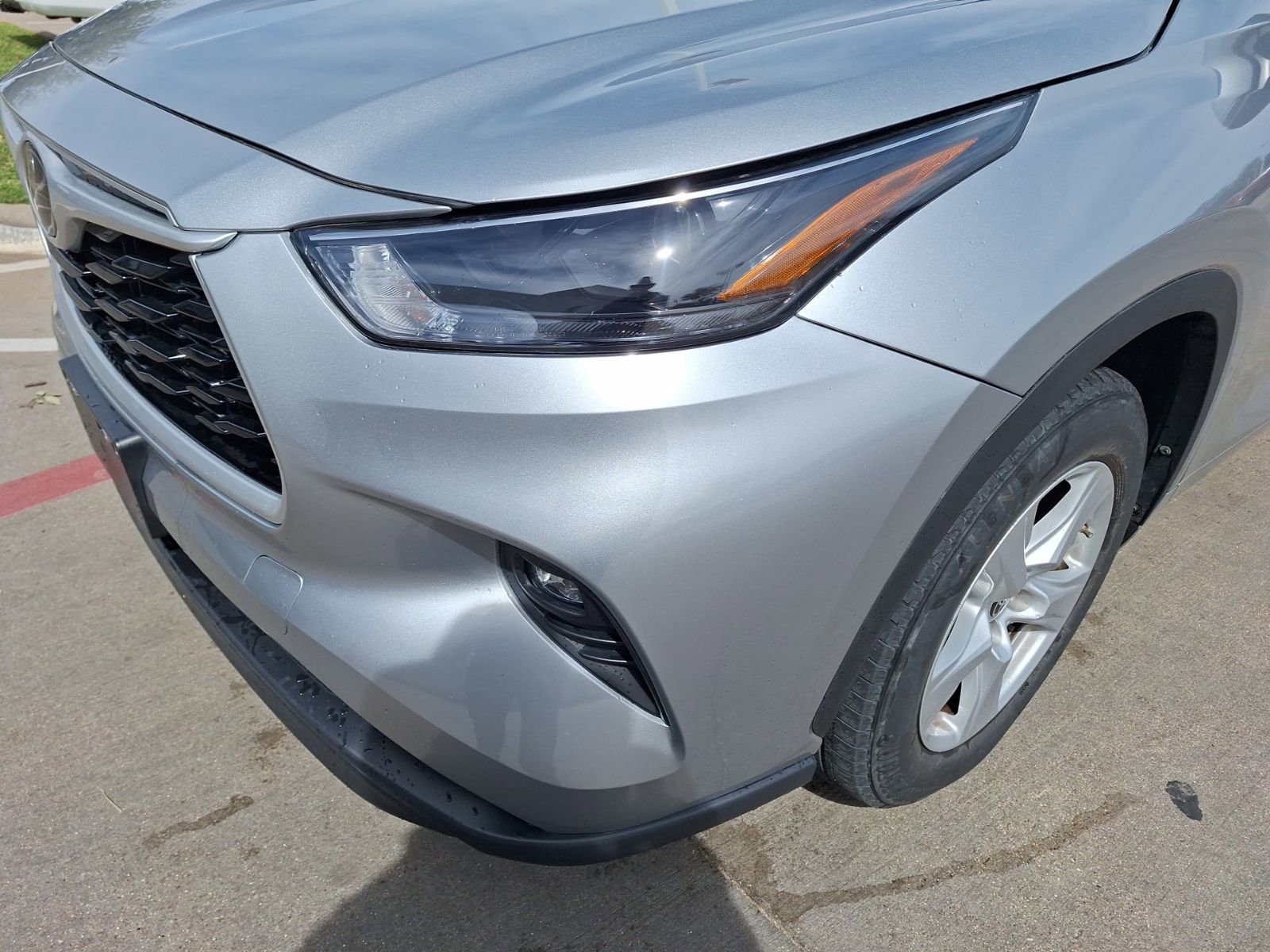 Used 2023 Toyota Highlander LE FWD image 9