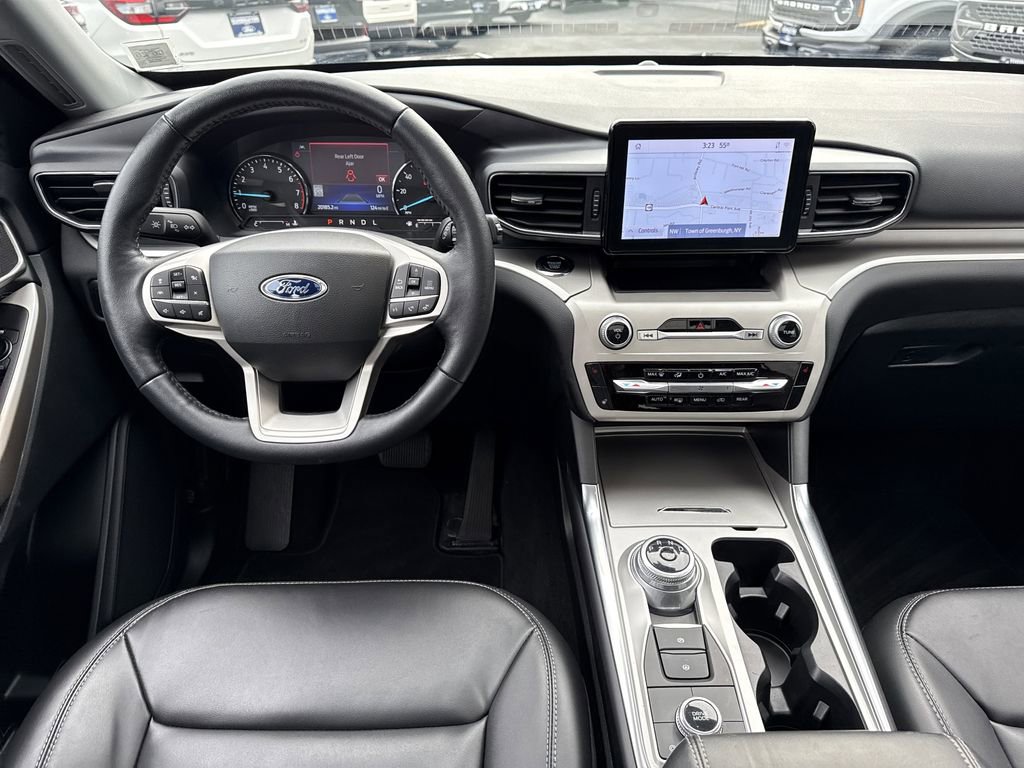 Used 2022 Ford Explorer XLT w/ Equipment Group 202A AWD/4WD image 12
