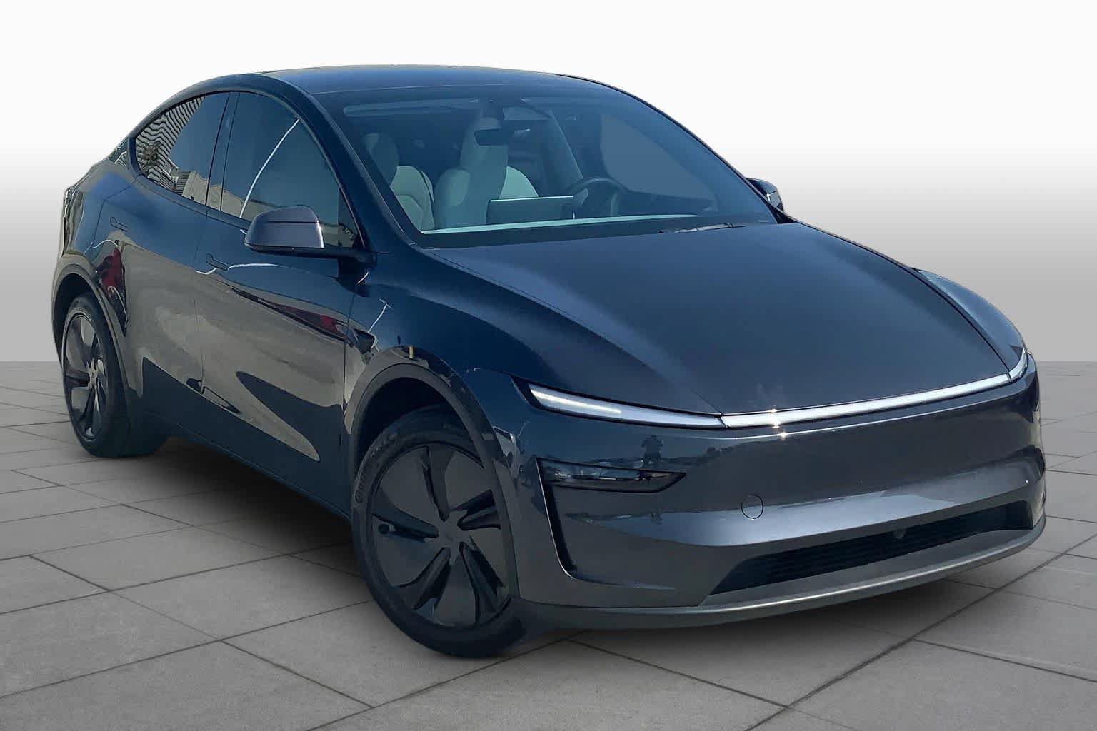 Used 2026 Tesla Model Y 2WD image 2