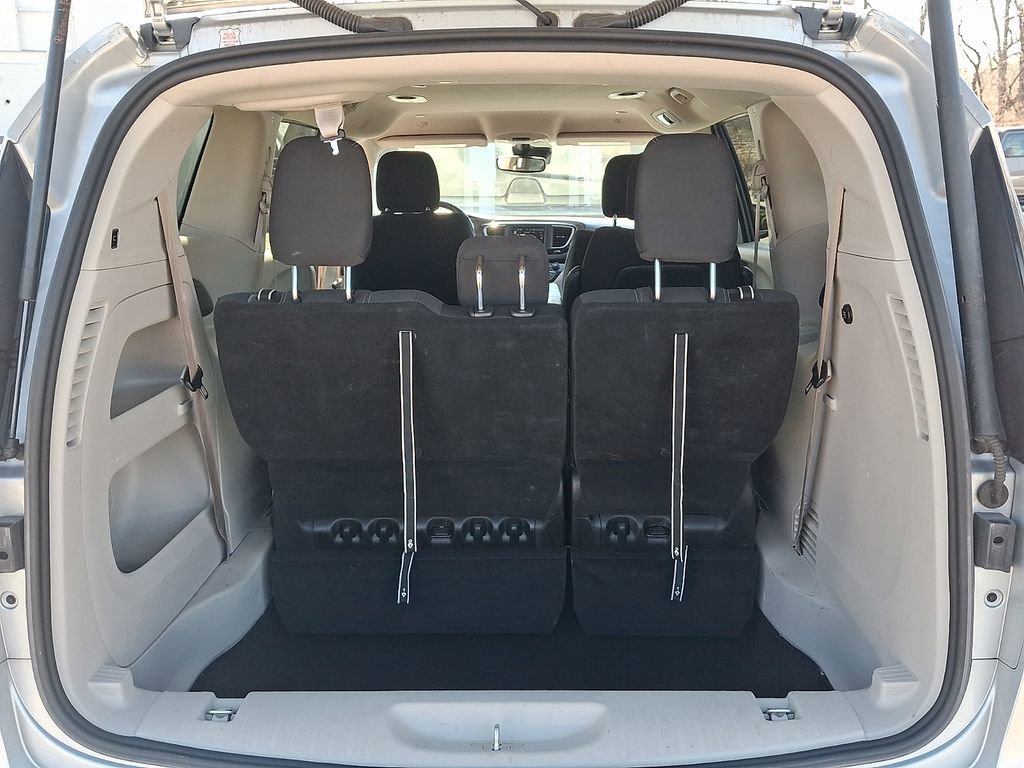 Used 2023 Chrysler Voyager LX image 30
