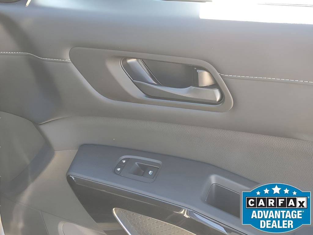 Certified 2025 Nissan Pathfinder SV image 40