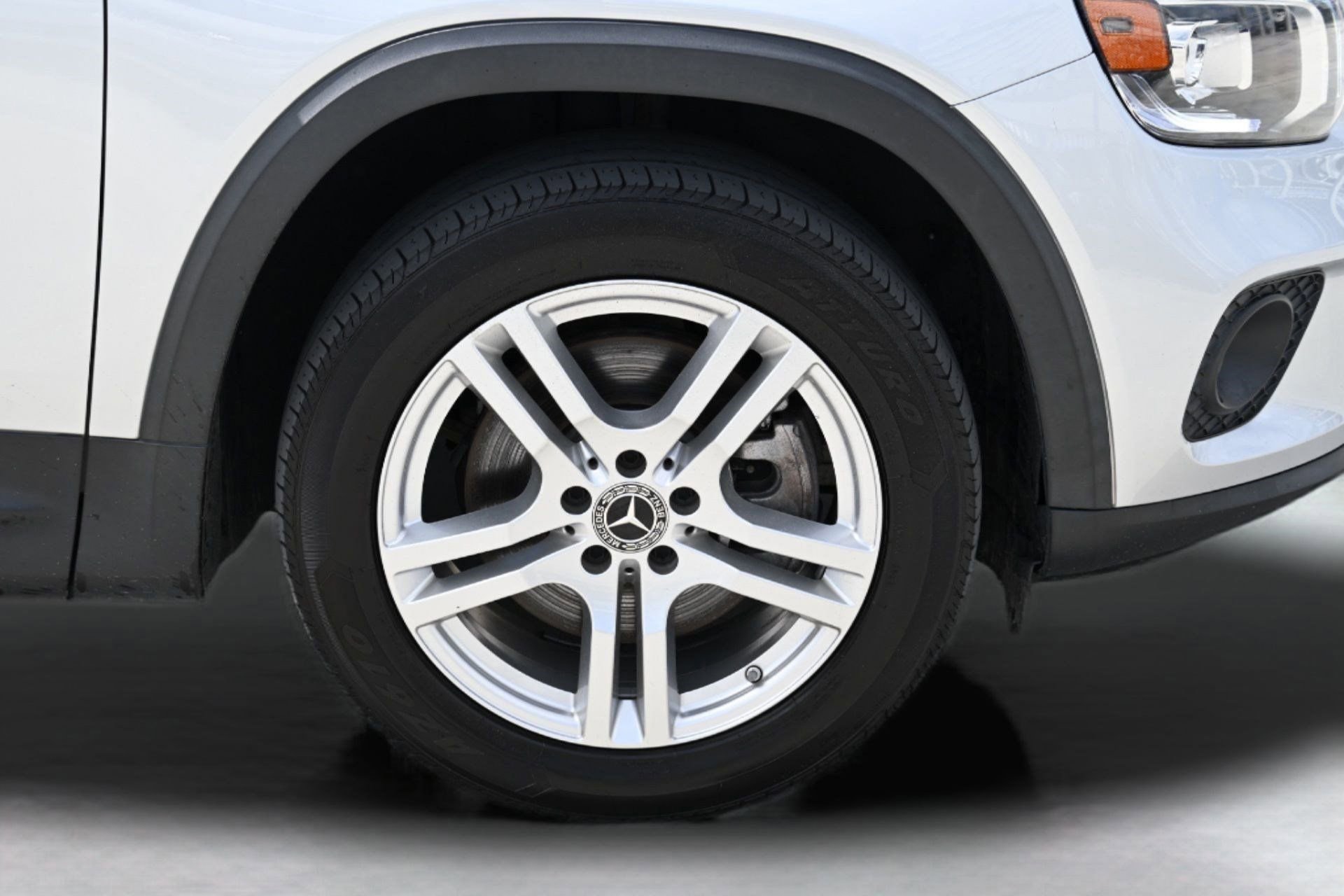 Used 2021 Mercedes-Benz GLB 250 4MATIC w/ Premium Package image 48