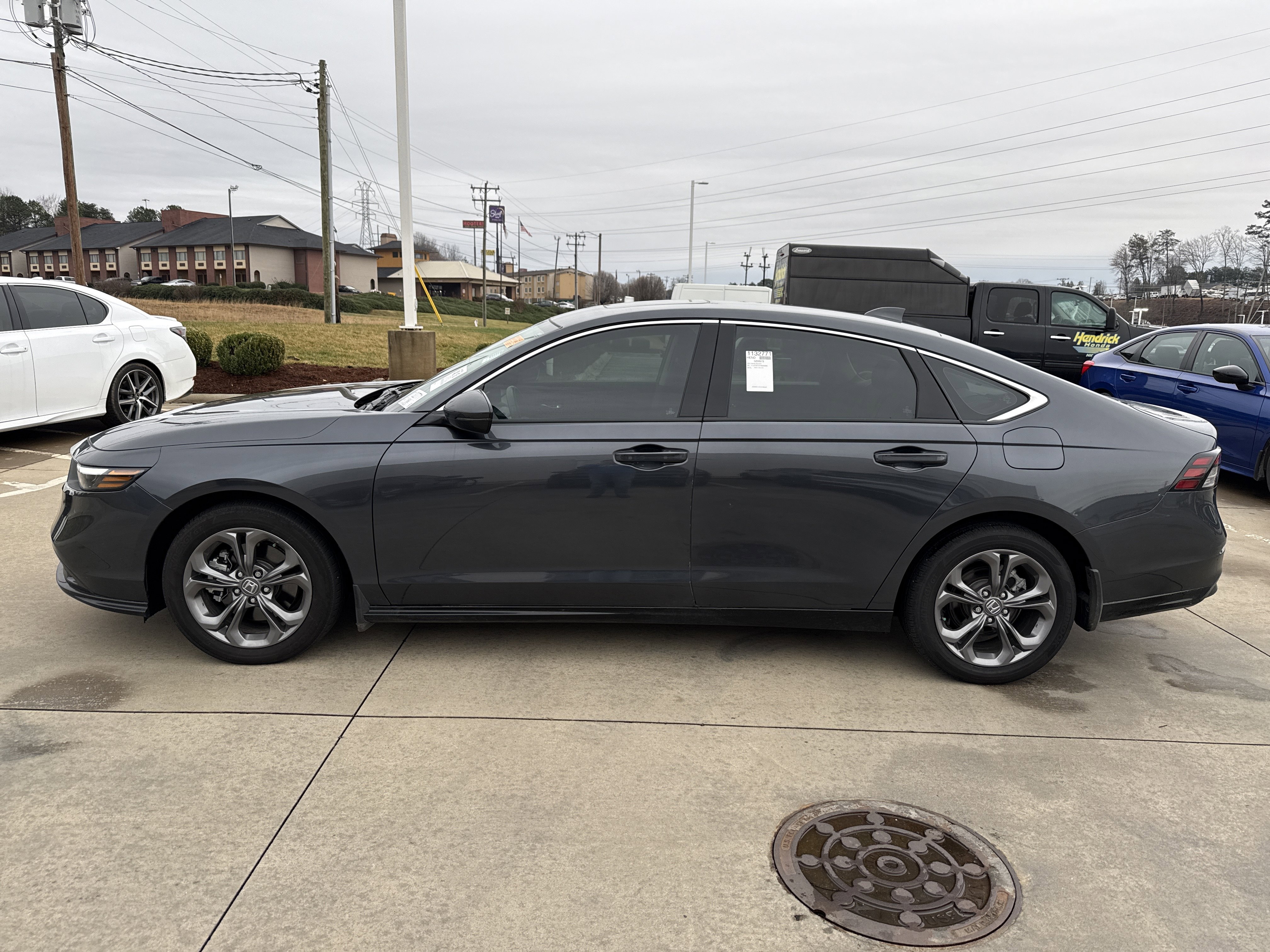 Used 2023 Honda Accord EX-L image 7