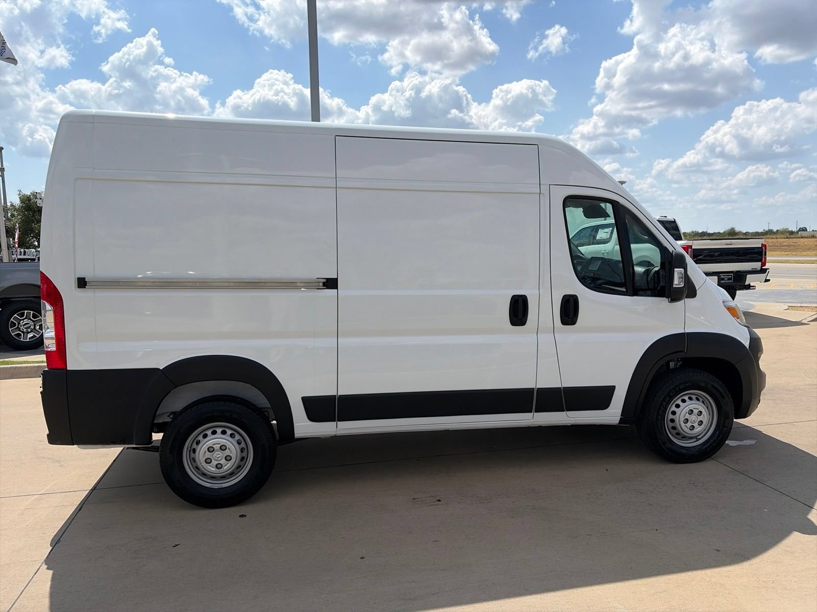 Used 2025 RAM ProMaster 2500 w/ Convenience Group FWD image 8