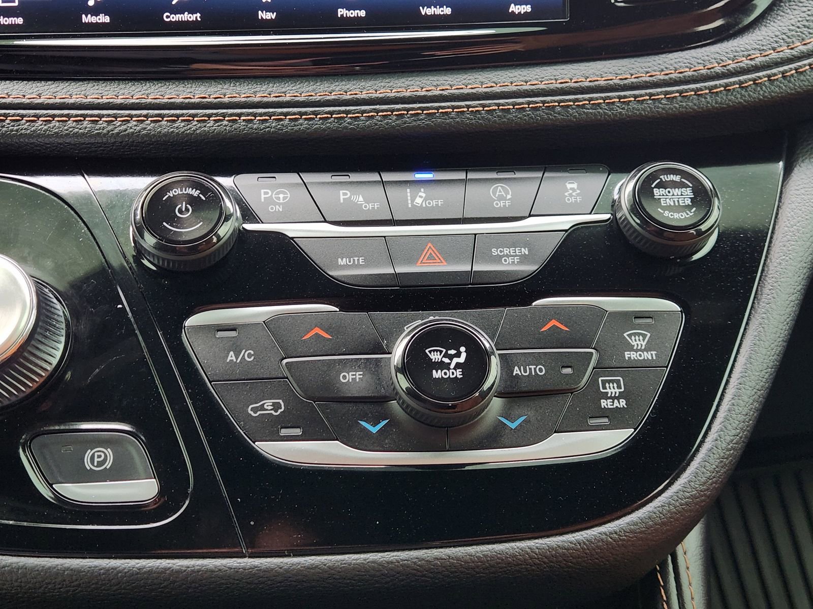 Used 2025 Chrysler Pacifica Pinnacle FWD image 22