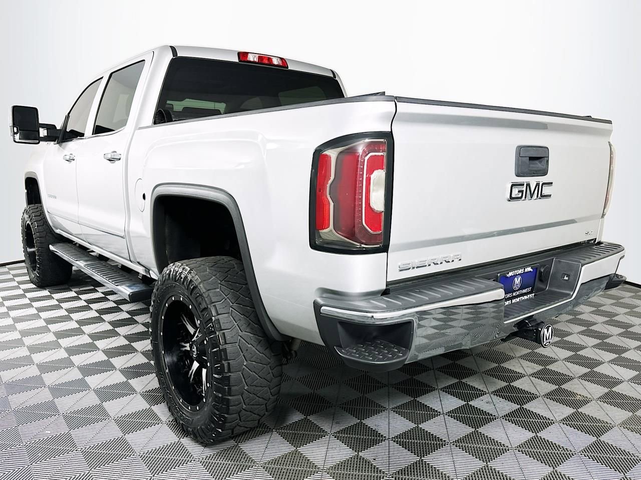 Used 2018 GMC Sierra 1500 SLT w/ SLT Premium Package AWD/4WD image 9