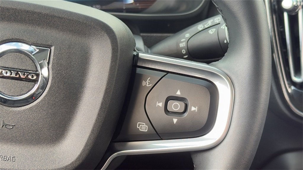 Certified 2025 Volvo XC40 B5 Plus image 11