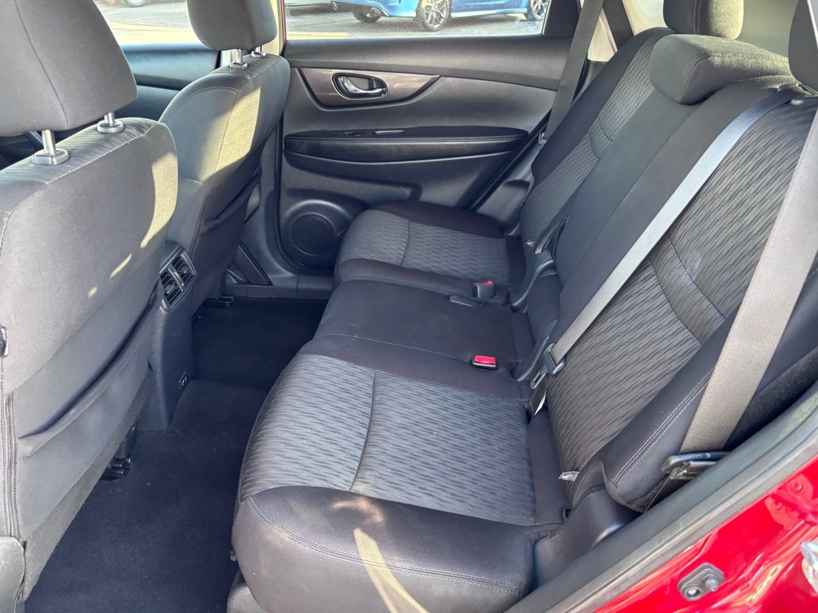 Used 2019 Nissan Rogue SV w/ Sun & Sound Touring Package AWD/4WD image 16