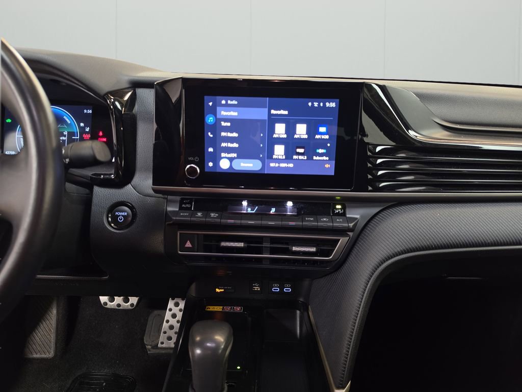 Used 2025 Toyota Camry SE image 21