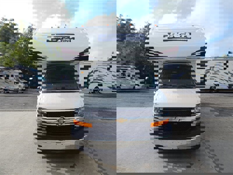 Used 2020 Chevrolet Express 4500 w/ RV Package image 8