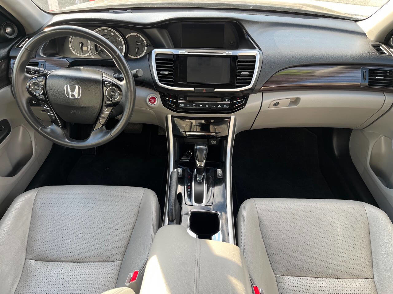 Used 2016 Honda Accord Touring image 15