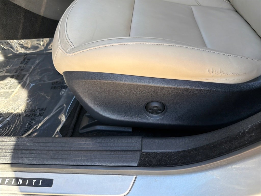 Used 2017 INFINITI QX30 Premium w/ Cargo Package image 19