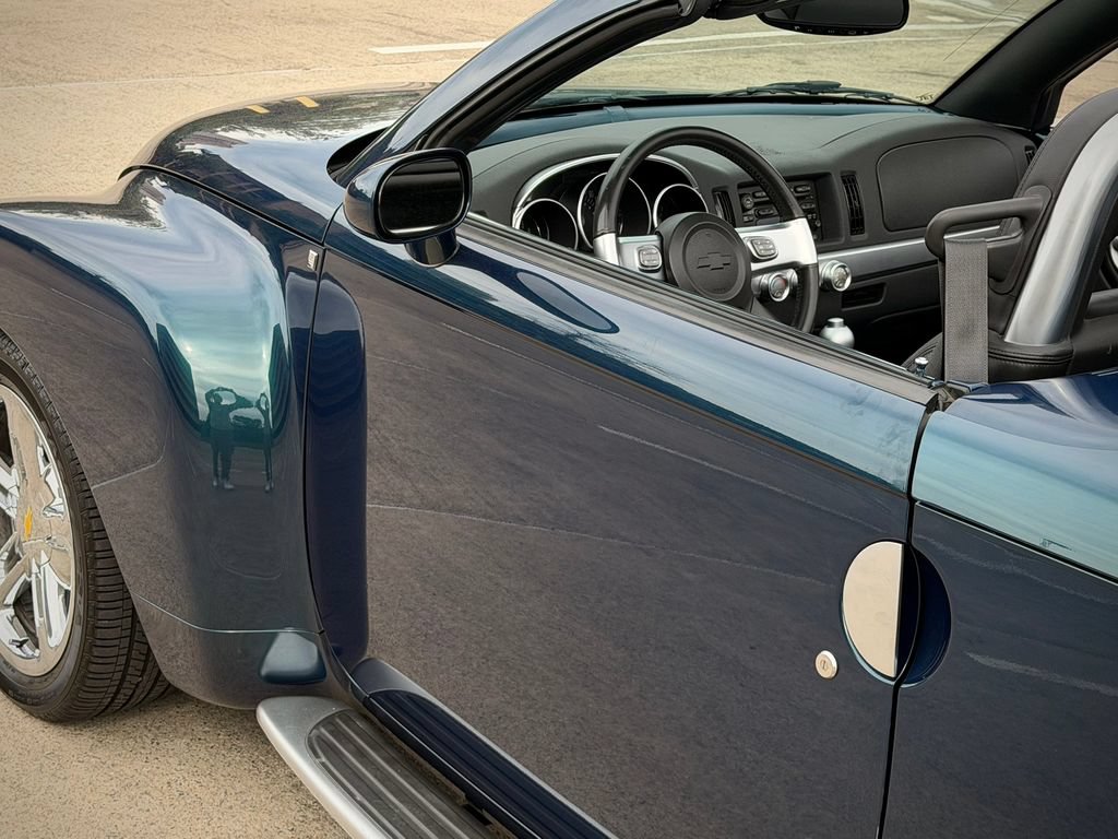 Used 2005 Chevrolet SSR w/ Preferred Equipment Group RWD image 21