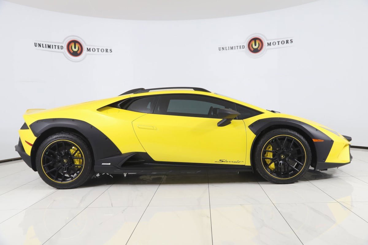 Used 2024 Lamborghini Huracan Sterrato image 2